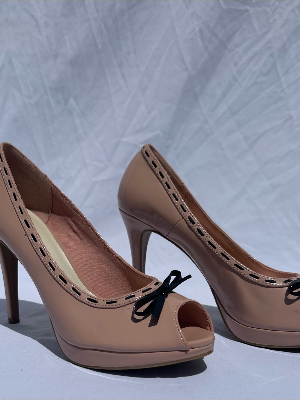 FIONI Clothing Nude Patent Peep-Toe High Heels with Black Bow